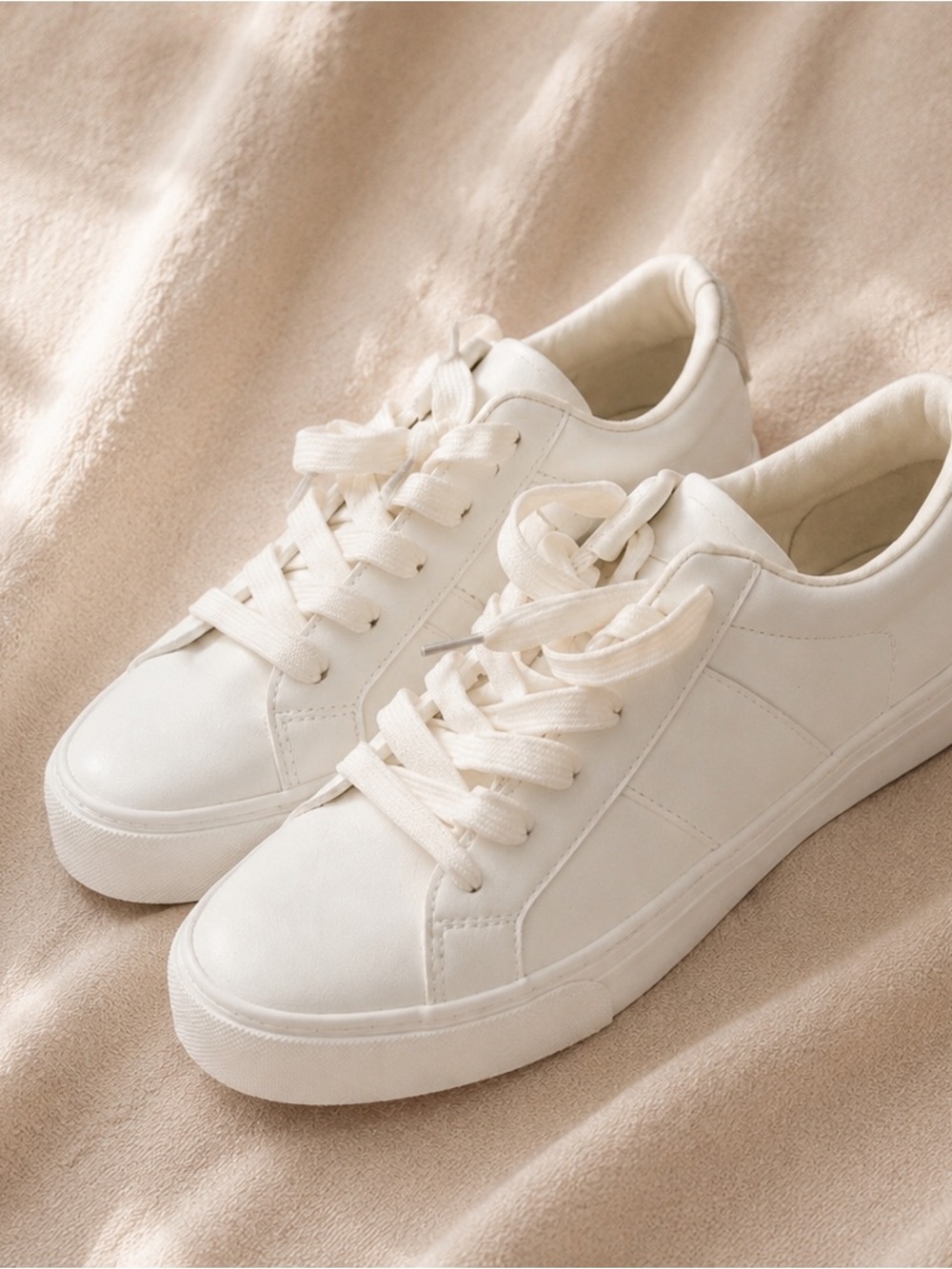 Classic White Women's Low-Top Sneakers - Picture 1 of 4